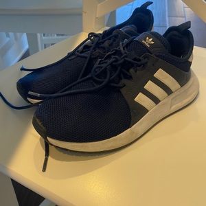 Navy blue adidas boys sneakers barely worn